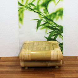 Table de nuit en bambou Sala dans une chambre – meuble naturel et élégant